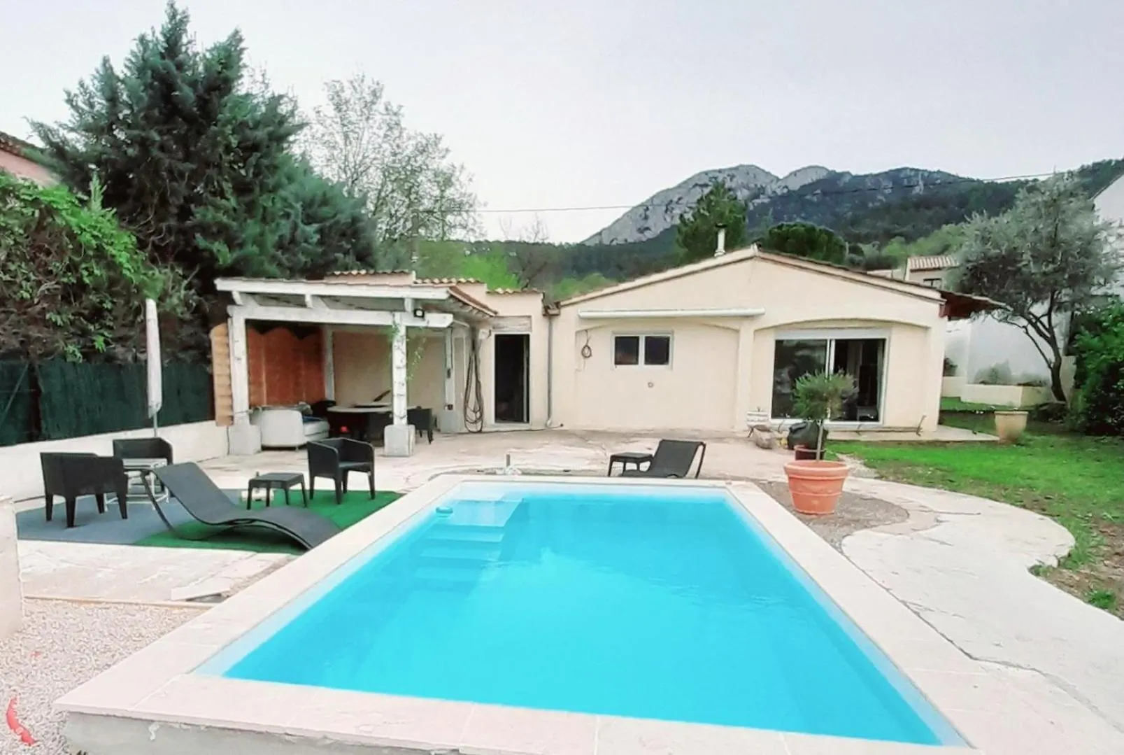 L'Olivier Tessa Hotesse Suite 30M2 Terrasse 20M2 La Celle  Bed & Breakfast La Celle (Var)